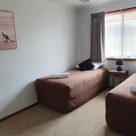 Centrepoint Motel דניליקווין מראה חיצוני תמונה