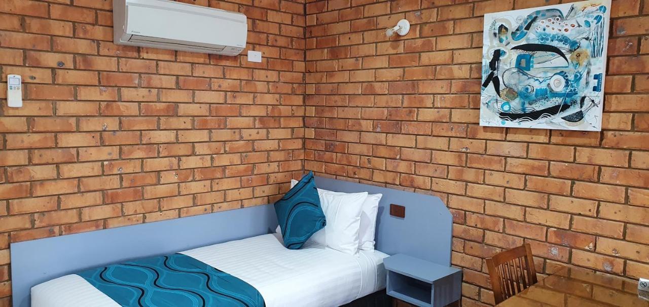 Centrepoint Motel דניליקווין מראה חיצוני תמונה