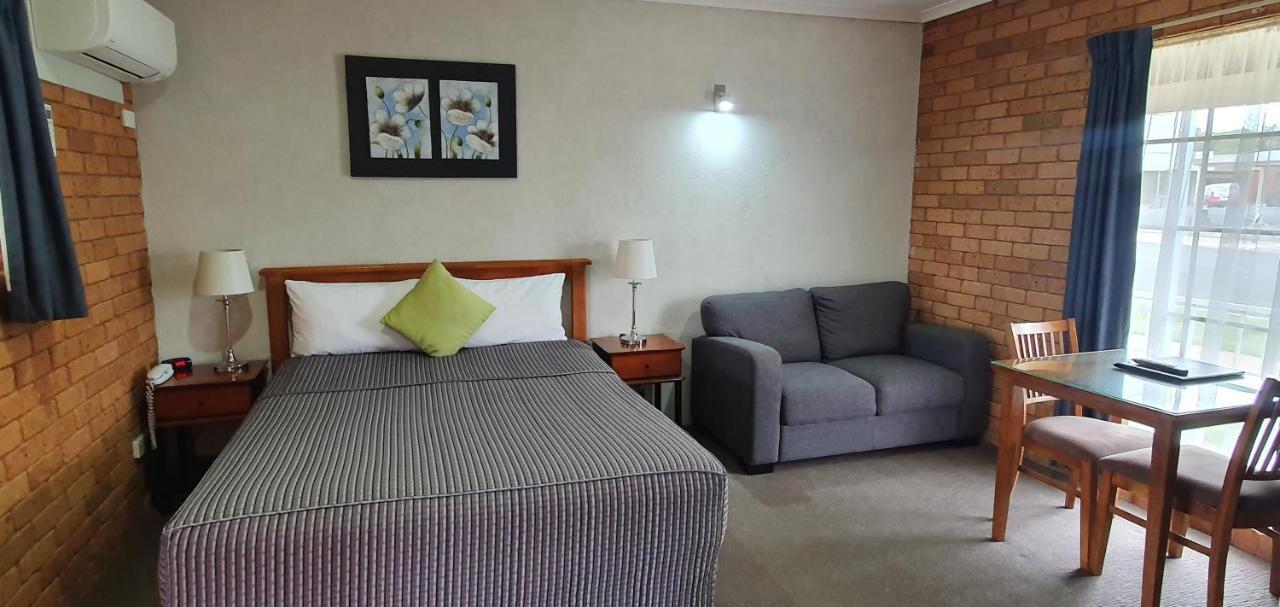 Centrepoint Motel דניליקווין מראה חיצוני תמונה