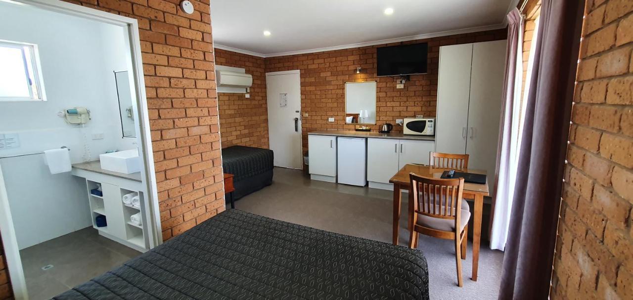 Centrepoint Motel דניליקווין מראה חיצוני תמונה