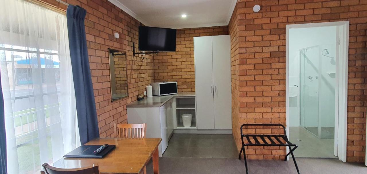 Centrepoint Motel דניליקווין מראה חיצוני תמונה