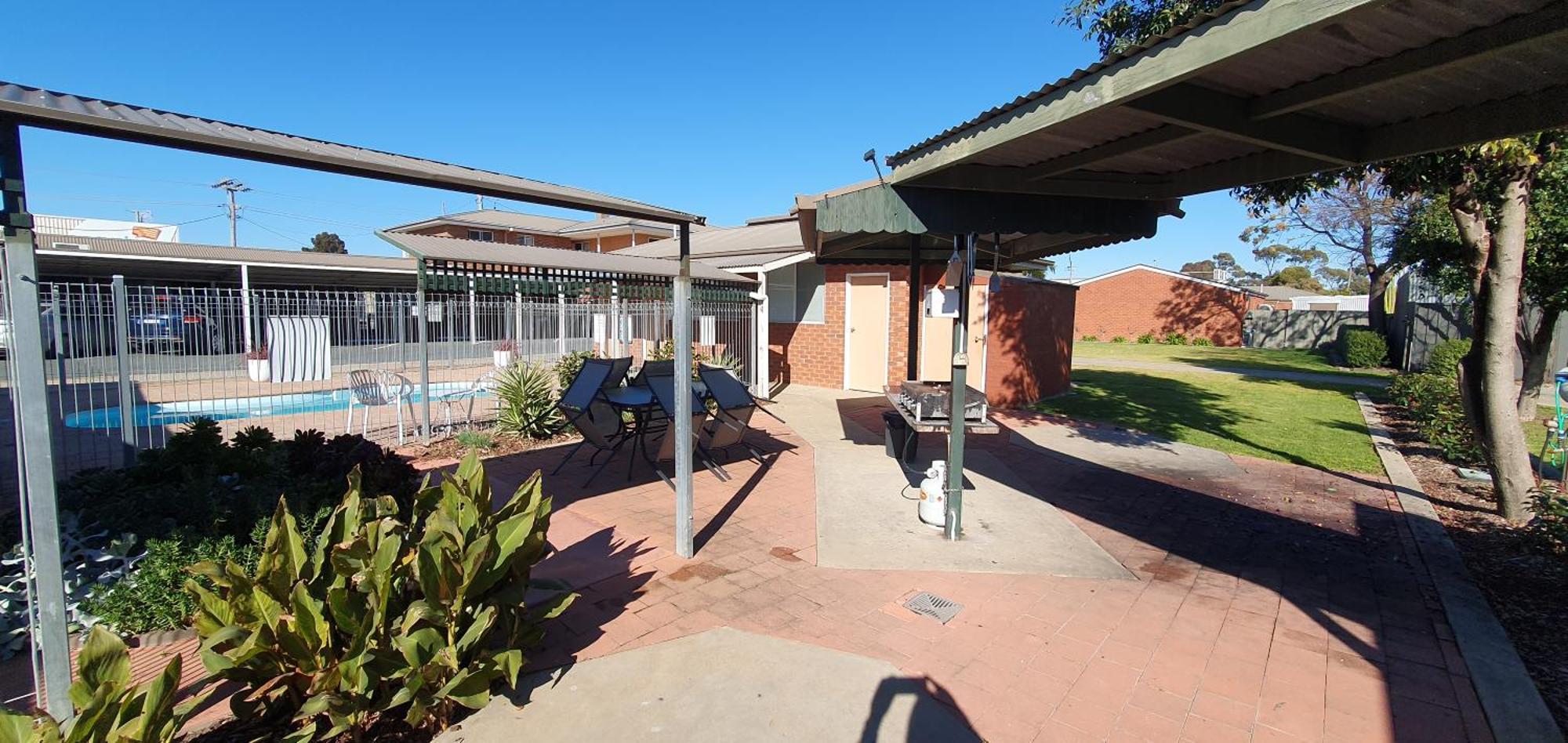 Centrepoint Motel דניליקווין מראה חיצוני תמונה