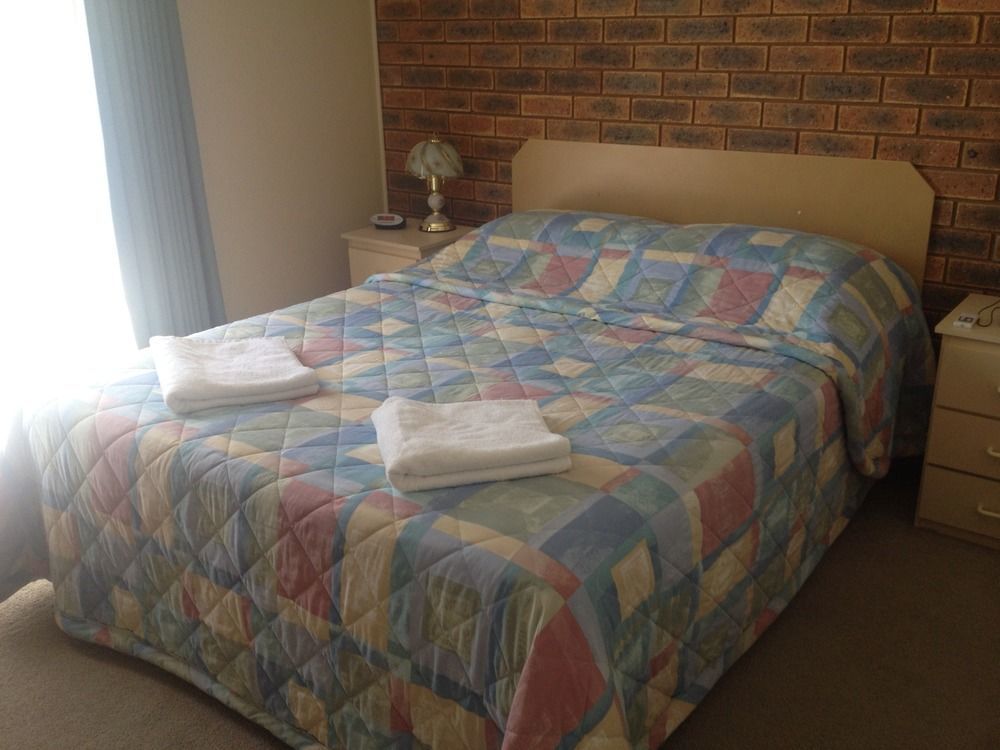 Centrepoint Motel דניליקווין מראה חיצוני תמונה