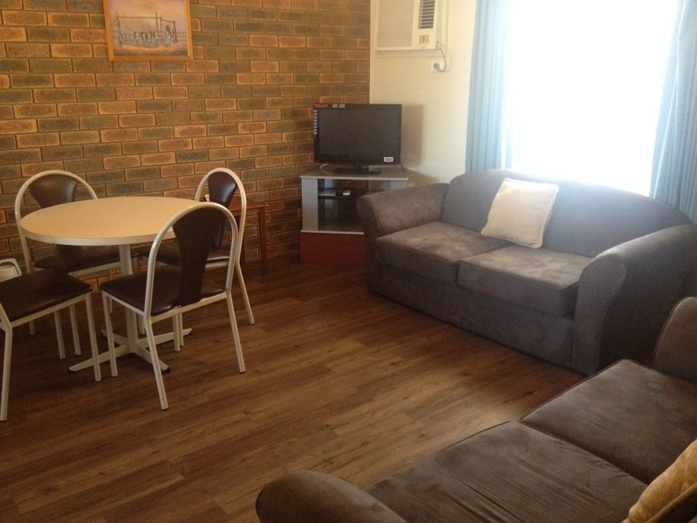 Centrepoint Motel דניליקווין מראה חיצוני תמונה