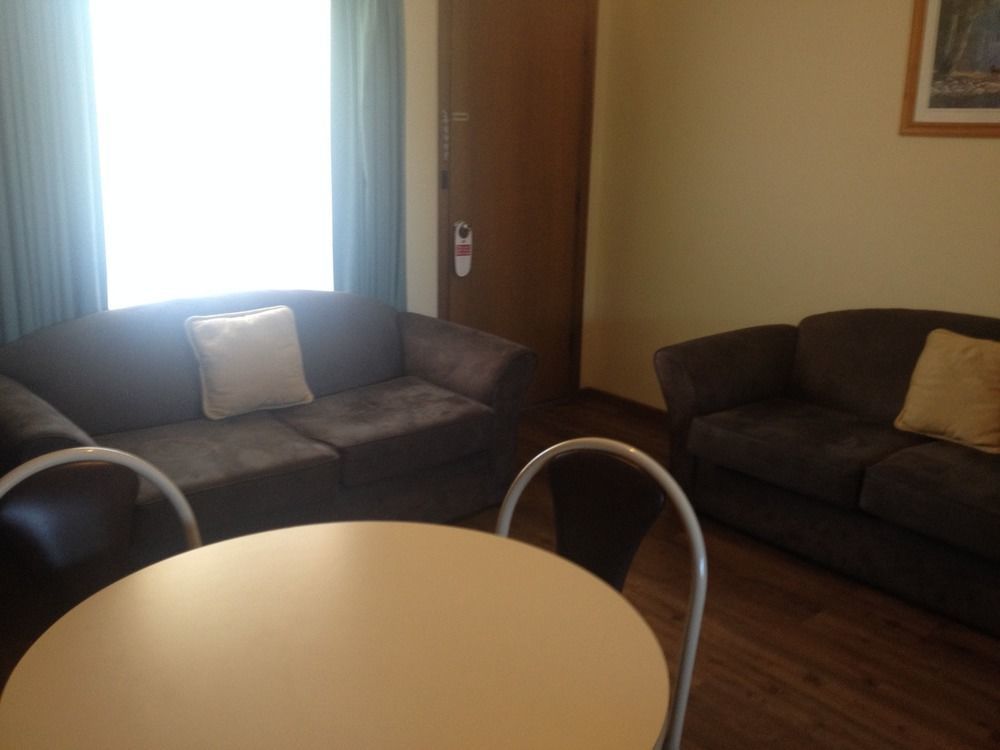 Centrepoint Motel דניליקווין מראה חיצוני תמונה