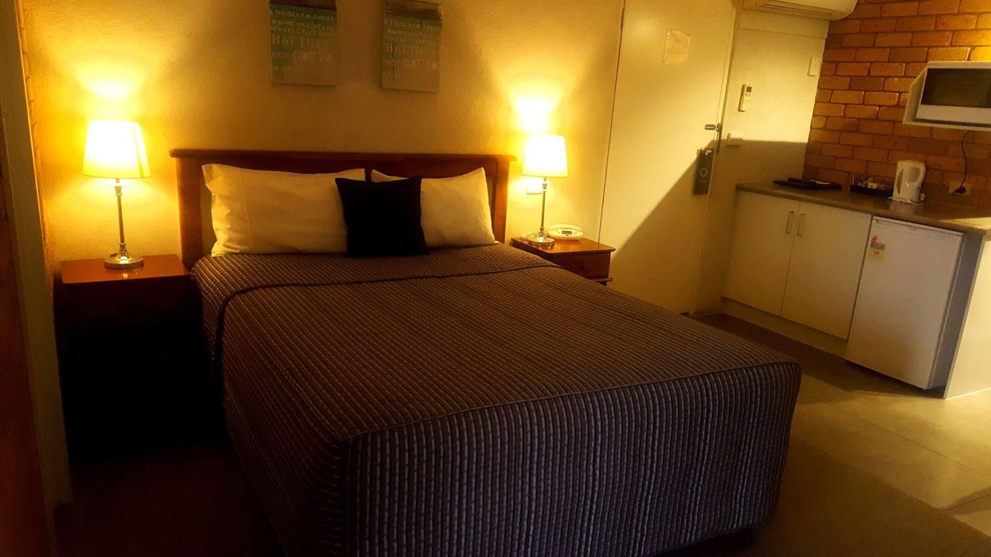 Centrepoint Motel דניליקווין מראה חיצוני תמונה